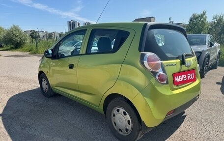 Chevrolet Spark III, 2011 год, 552 000 рублей, 2 фотография