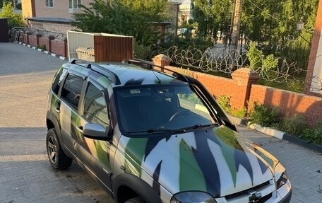 Chevrolet Niva I рестайлинг, 2018 год, 880 000 рублей, 2 фотография