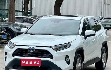 Toyota RAV4, 2022 год, 2 436 877 рублей, 2 фотография