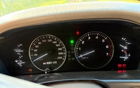 Toyota Land Cruiser 100 рестайлинг 2, 2002 год, 2 000 000 рублей, 6 фотография