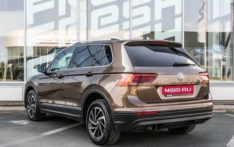 Volkswagen Tiguan II, 2018 год, 1 949 000 рублей, 2 фотография
