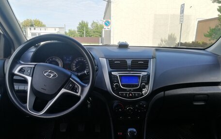 Hyundai Solaris II рестайлинг, 2013 год, 915 000 рублей, 10 фотография