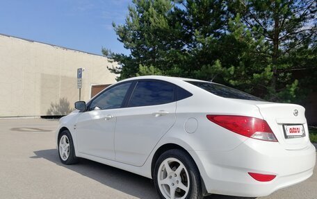 Hyundai Solaris II рестайлинг, 2013 год, 915 000 рублей, 2 фотография
