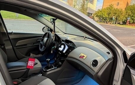 Chevrolet Cruze II, 2010 год, 570 000 рублей, 7 фотография