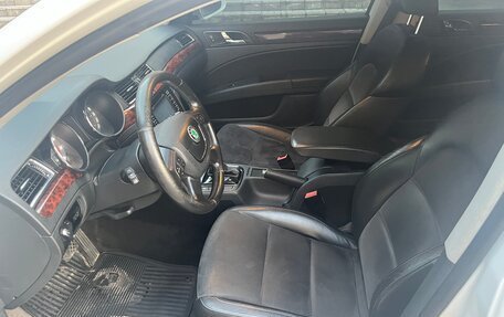 Skoda Superb III рестайлинг, 2011 год, 850 000 рублей, 12 фотография