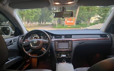 Skoda Superb III рестайлинг, 2011 год, 850 000 рублей, 17 фотография