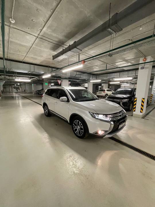 Mitsubishi Outlander III рестайлинг 2, 2018 год, 1 999 999 рублей, 6 фотография
