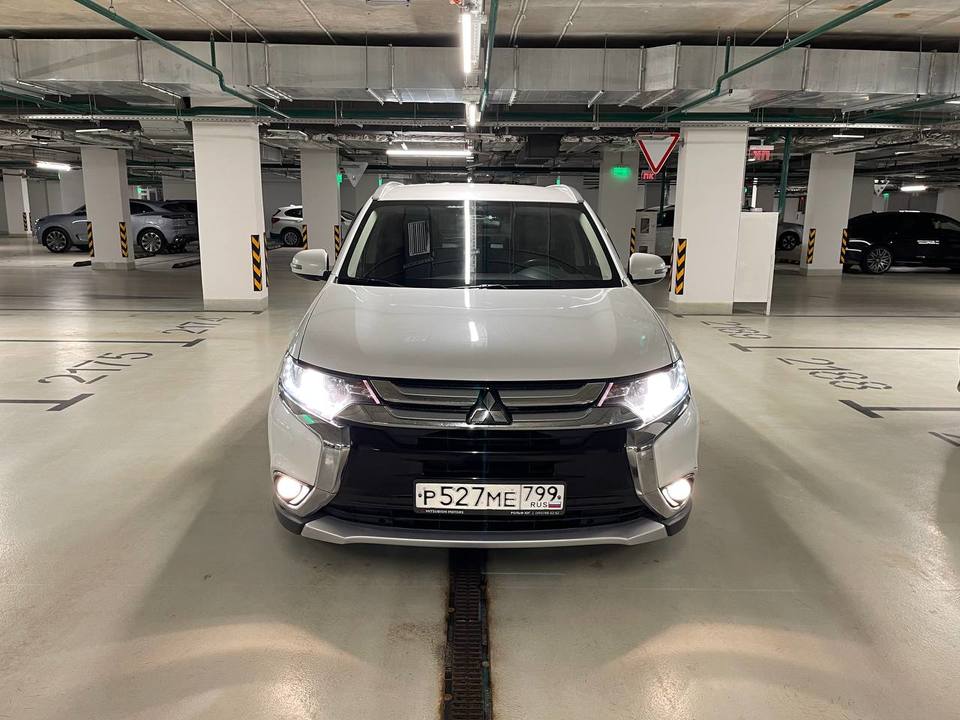 Mitsubishi Outlander III рестайлинг 2, 2018 год, 1 999 999 рублей, 1 фотография