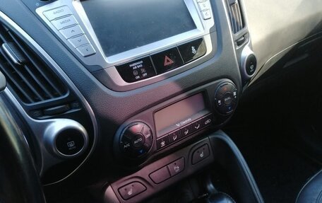 Hyundai ix35 I рестайлинг, 2012 год, 1 000 000 рублей, 8 фотография