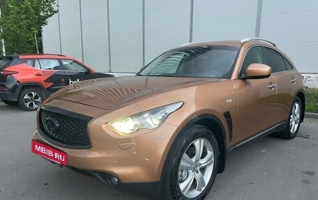 Infiniti FX II, 2010 год, 2 000 000 рублей, 2 фотография
