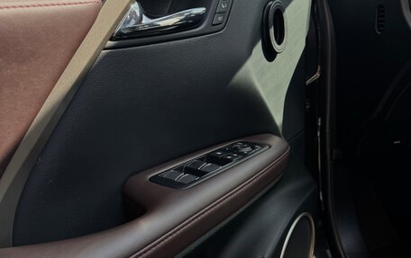 Lexus RX IV рестайлинг, 2019 год, 5 300 000 рублей, 15 фотография