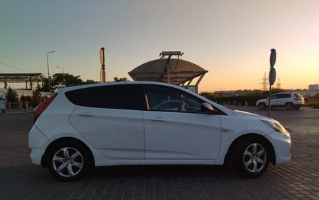 Hyundai Solaris II рестайлинг, 2013 год, 610 000 рублей, 2 фотография