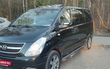 Hyundai Grand Starex Grand Starex I рестайлинг 2, 2015 год, 2 300 000 рублей, 1 фотография