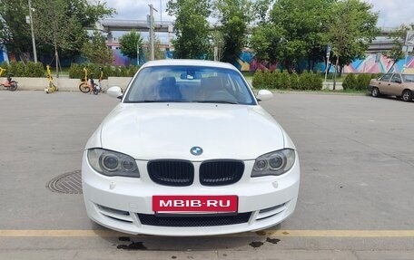 BMW 1 серия, 2008 год, 1 400 000 рублей, 3 фотография