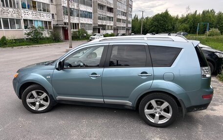 Mitsubishi Outlander III рестайлинг 3, 2008 год, 1 200 000 рублей, 8 фотография