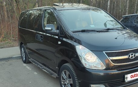 Hyundai Grand Starex Grand Starex I рестайлинг 2, 2015 год, 2 300 000 рублей, 2 фотография