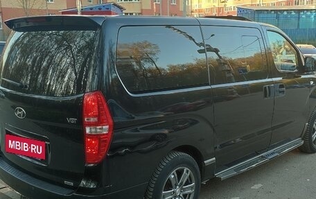Hyundai Grand Starex Grand Starex I рестайлинг 2, 2015 год, 2 300 000 рублей, 3 фотография