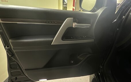 Toyota Land Cruiser 200, 2015 год, 5 850 000 рублей, 21 фотография