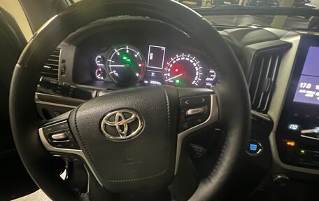 Toyota Land Cruiser 200, 2015 год, 5 850 000 рублей, 28 фотография