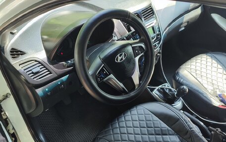 Hyundai Solaris II рестайлинг, 2013 год, 460 000 рублей, 2 фотография