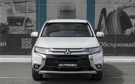 Mitsubishi Outlander III рестайлинг 3, 2017 год, 1 999 000 рублей, 3 фотография