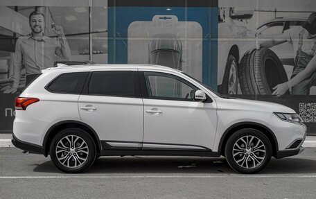Mitsubishi Outlander III рестайлинг 3, 2017 год, 1 999 000 рублей, 5 фотография