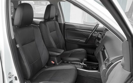 Mitsubishi Outlander III рестайлинг 3, 2017 год, 1 999 000 рублей, 8 фотография