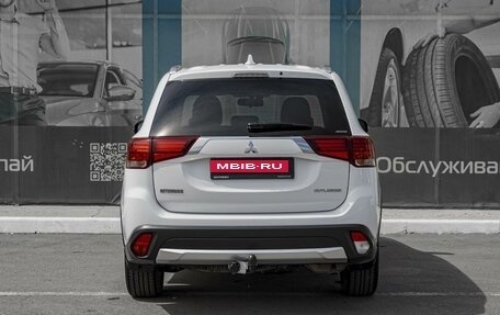 Mitsubishi Outlander III рестайлинг 3, 2017 год, 1 999 000 рублей, 4 фотография