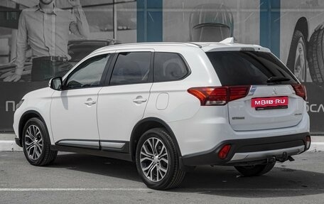 Mitsubishi Outlander III рестайлинг 3, 2017 год, 1 999 000 рублей, 2 фотография