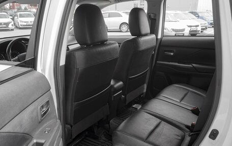 Mitsubishi Outlander III рестайлинг 3, 2017 год, 1 999 000 рублей, 11 фотография