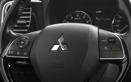 Mitsubishi Outlander III рестайлинг 3, 2017 год, 1 999 000 рублей, 20 фотография