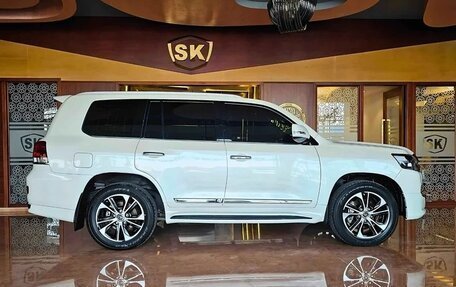 Toyota Land Cruiser 200, 2021 год, 9 750 887 рублей, 5 фотография