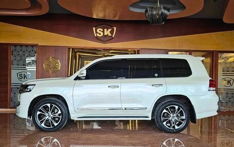 Toyota Land Cruiser 200, 2021 год, 9 750 887 рублей, 6 фотография