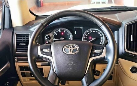Toyota Land Cruiser 200, 2021 год, 9 750 887 рублей, 8 фотография