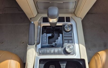 Toyota Land Cruiser 200, 2021 год, 10 200 887 рублей, 10 фотография