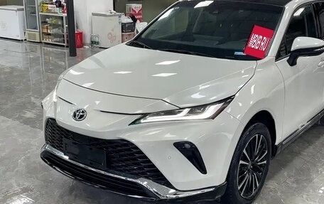 Toyota Venza, 2022 год, 3 900 002 рублей, 2 фотография