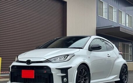 Toyota Yaris, 2022 год, 1 790 000 рублей, 4 фотография