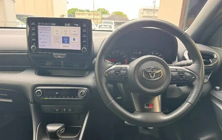 Toyota Yaris, 2022 год, 1 790 000 рублей, 13 фотография