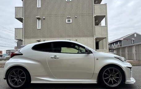 Toyota Yaris, 2022 год, 1 790 000 рублей, 9 фотография