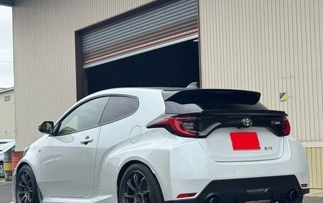 Toyota Yaris, 2022 год, 1 790 000 рублей, 7 фотография