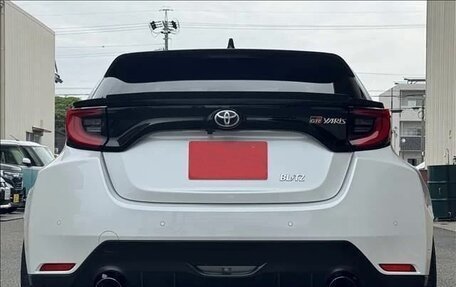 Toyota Yaris, 2022 год, 1 790 000 рублей, 6 фотография