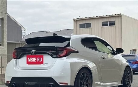 Toyota Yaris, 2022 год, 1 790 000 рублей, 5 фотография