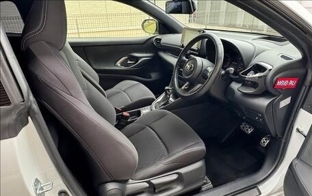 Toyota Yaris, 2022 год, 1 790 000 рублей, 17 фотография