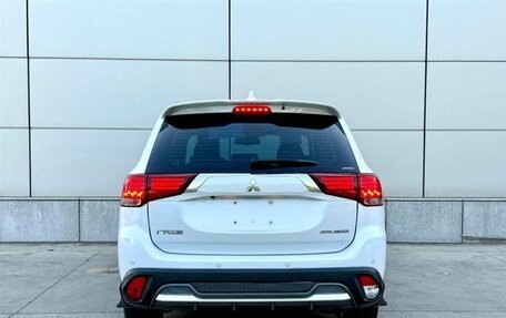 Mitsubishi Outlander III рестайлинг 3, 2022 год, 2 700 002 рублей, 3 фотография