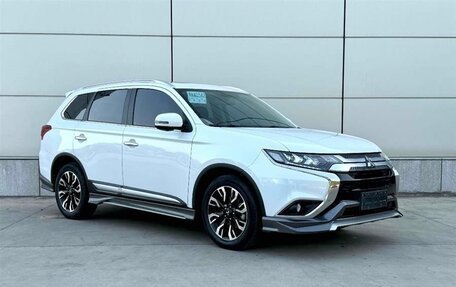 Mitsubishi Outlander III рестайлинг 3, 2022 год, 2 700 002 рублей, 5 фотография