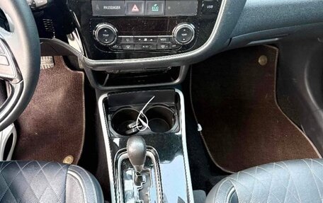 Mitsubishi Outlander III рестайлинг 3, 2022 год, 2 700 002 рублей, 10 фотография