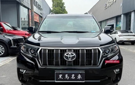 Toyota Land Cruiser Prado 150 рестайлинг 2, 2021 год, 4 299 000 рублей, 2 фотография