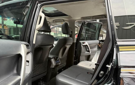 Toyota Land Cruiser Prado 150 рестайлинг 2, 2021 год, 4 299 000 рублей, 8 фотография