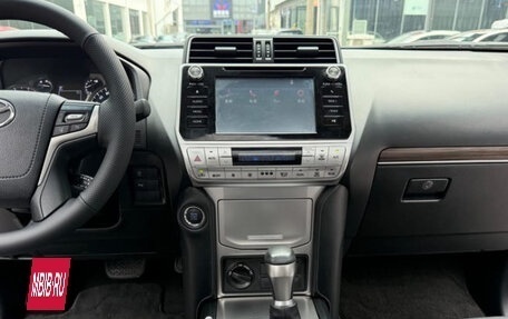 Toyota Land Cruiser Prado 150 рестайлинг 2, 2021 год, 4 299 000 рублей, 11 фотография
