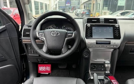Toyota Land Cruiser Prado 150 рестайлинг 2, 2021 год, 4 299 000 рублей, 10 фотография